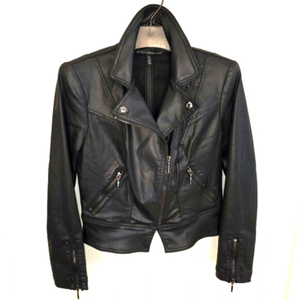 🔥HP🔥MOTO JACKET, BLACK COATED w/ DIAGONAL ZIPPERED CLOSURE from WHBM, SIZE 2P - Picture 3 of 16
